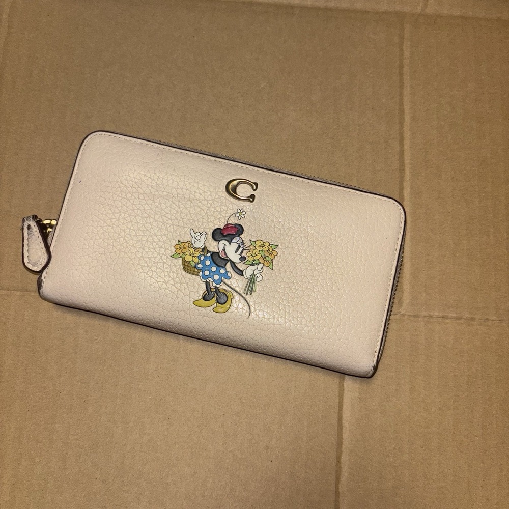 Used Disney Coach Accordion Zip Wallet Minnie Mouse Rare Beige